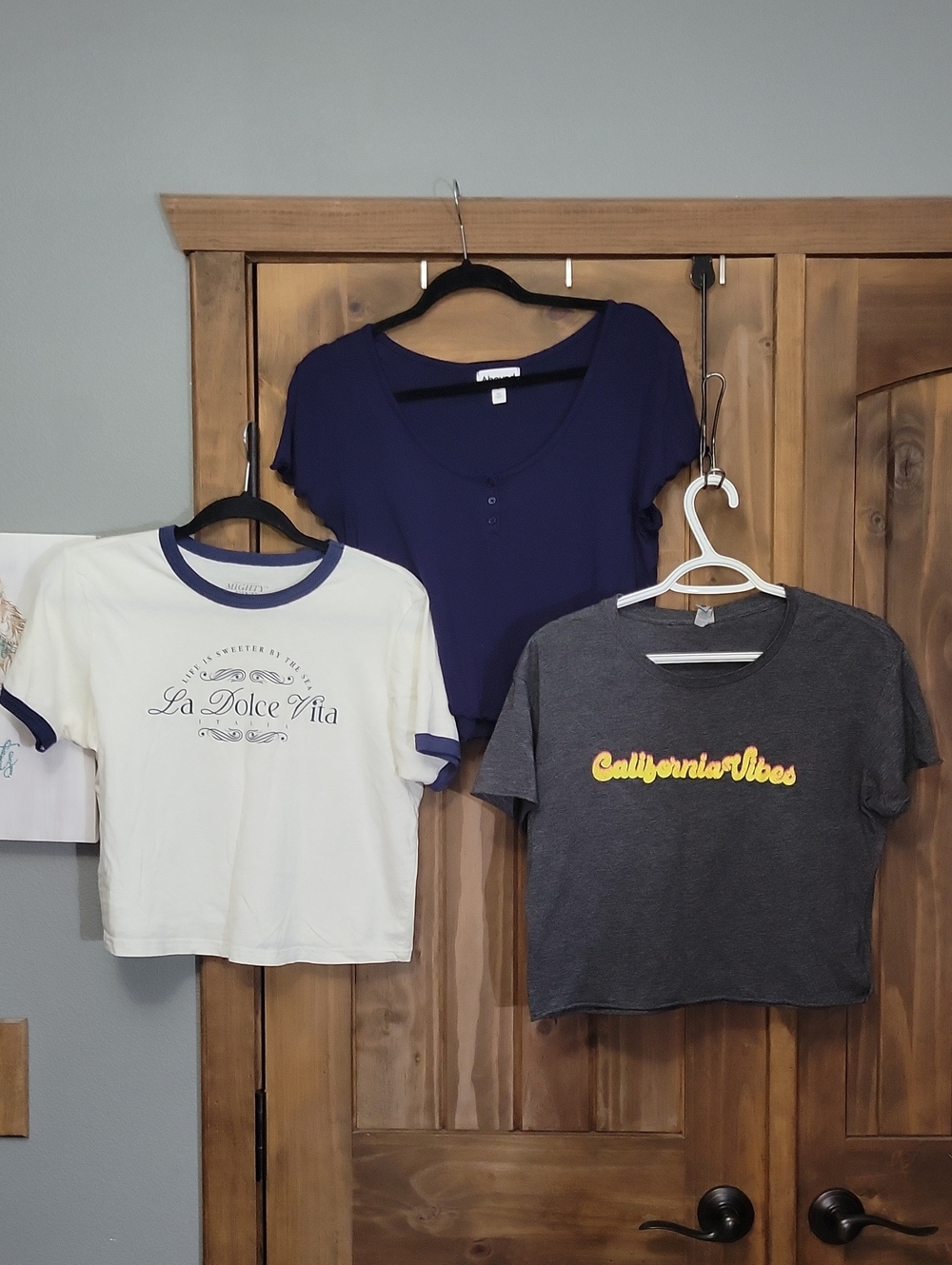 Lot Of 3 Cropped Tees